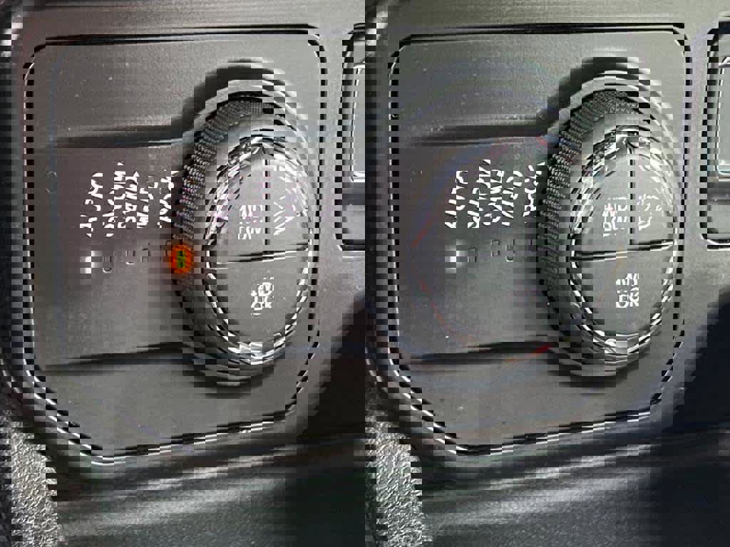 Used 2018 Jeep Renegade Trailhawk image 21