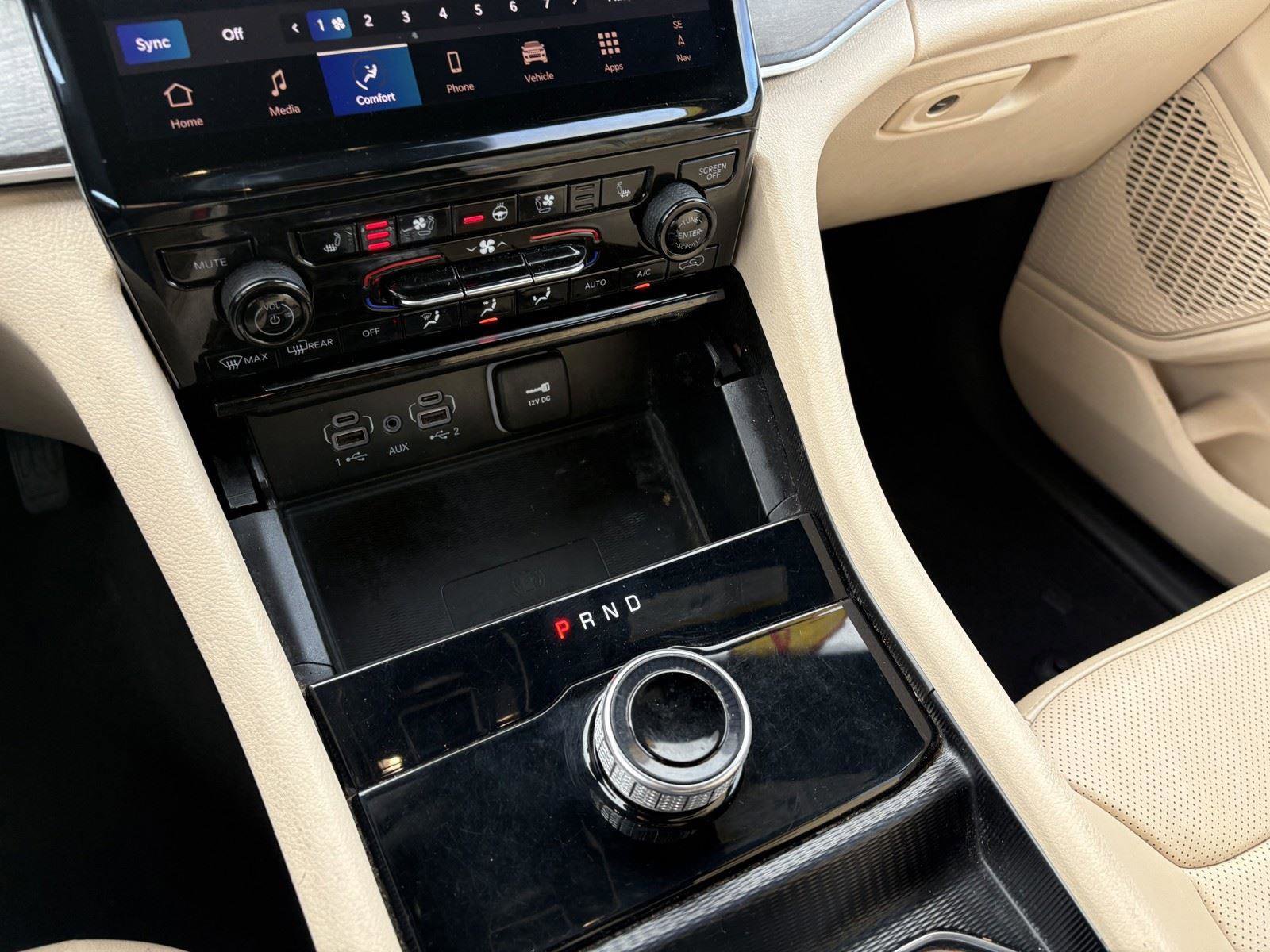 Used 2024 Jeep Grand Cherokee Limited w/ Luxury Tech Group II image 15