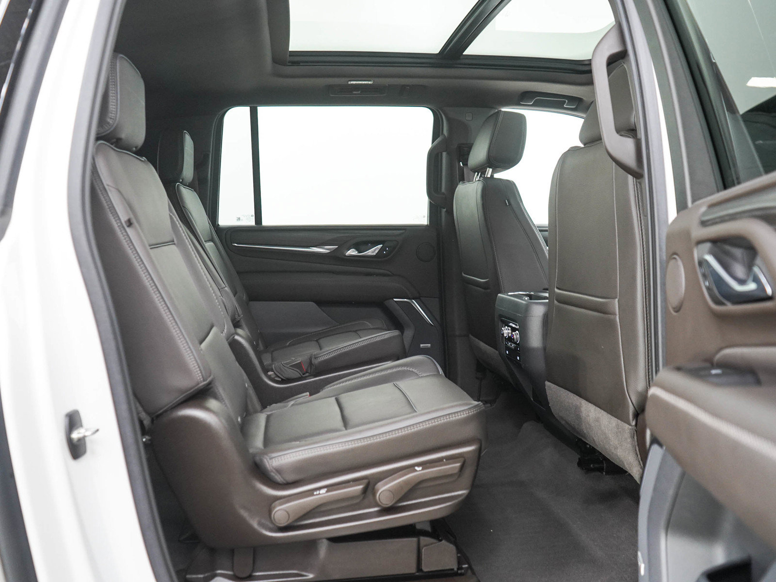 Used 2021 GMC Yukon XL Denali AWD/4WD image 13