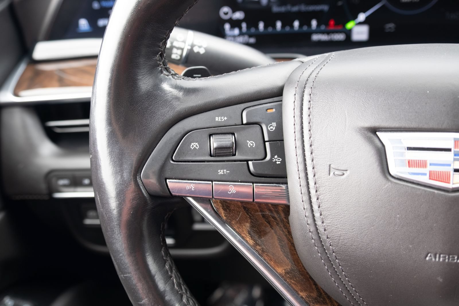 Used 2022 Cadillac Escalade Sport Platinum AWD/4WD image 6