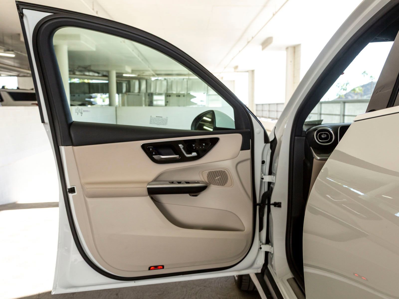 Used 2025 Mercedes-Benz GLC 300 image 15