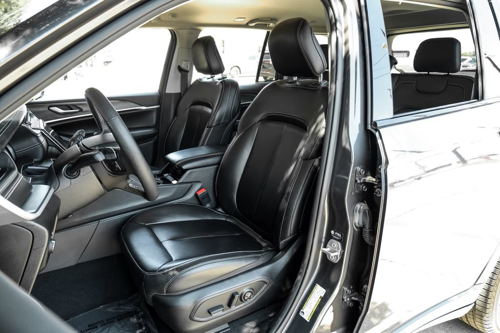 Used 2023 Jeep Grand Cherokee Limited AWD/4WD image 8