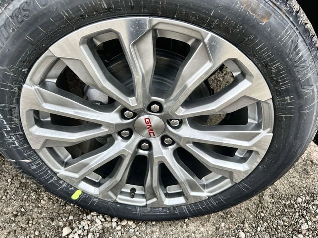 Used 2024 GMC Yukon XL Denali image 10