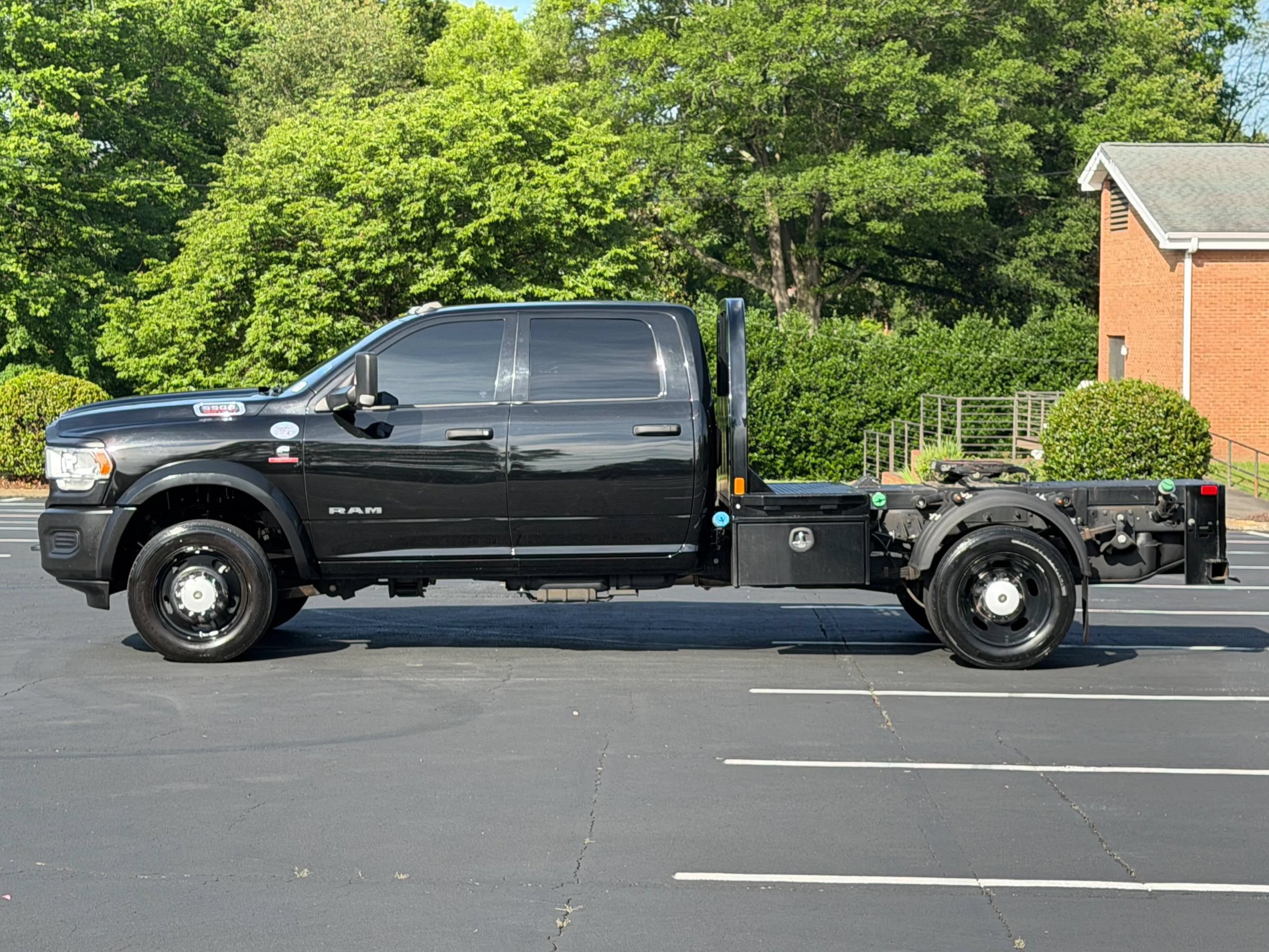Used 2022 RAM 5500 Tradesman w/ Convenience Group AWD/4WD image 2