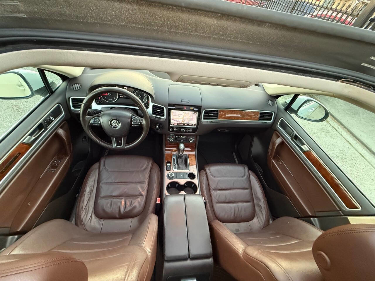 Used 2013 Volkswagen Touareg TDI image 40