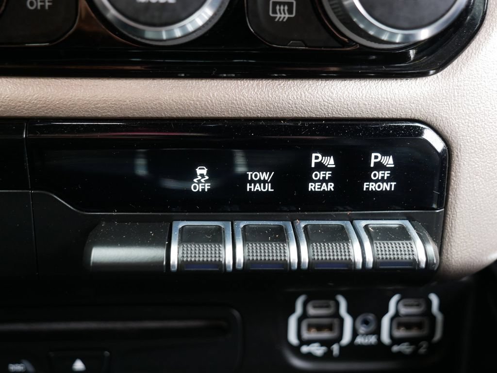 Used 2019 RAM 1500 Laramie w/ Sport Appearance Package AWD/4WD image 25