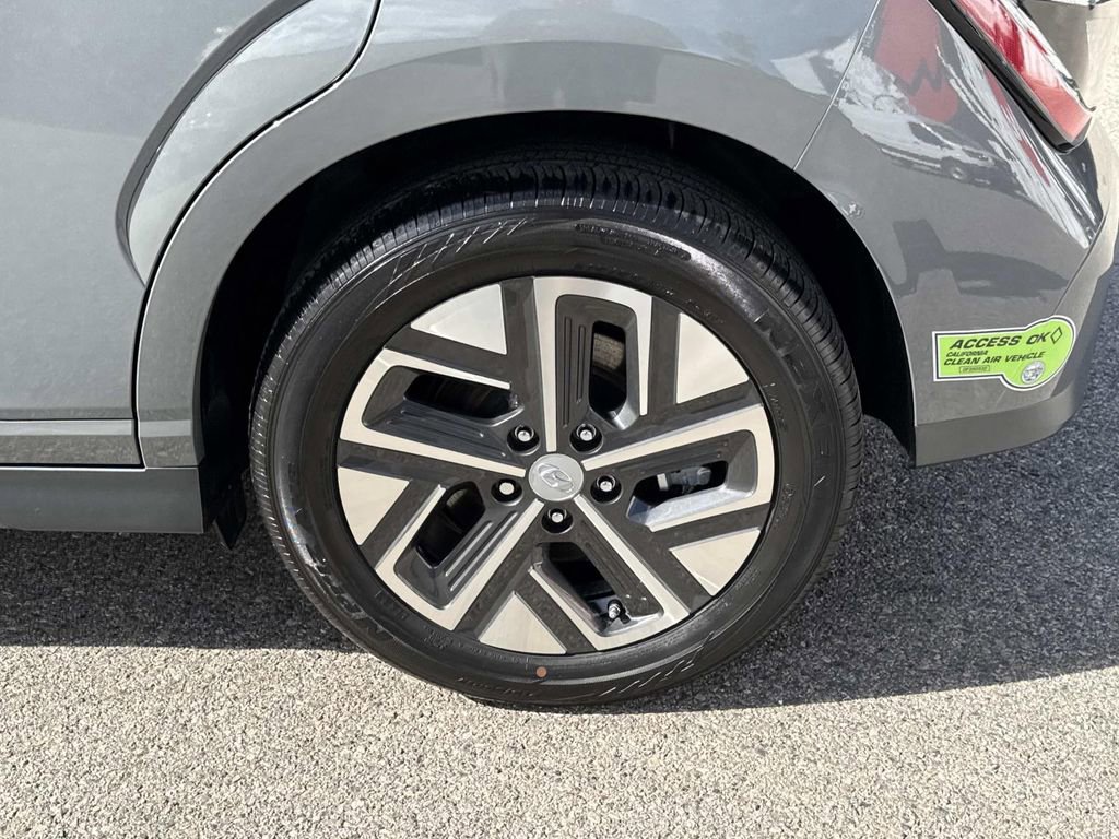 Used 2023 Hyundai Kona SE image 8