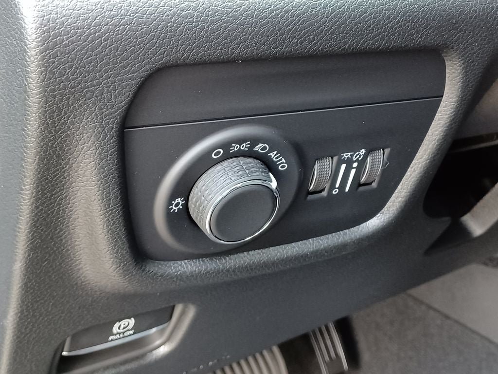 New 2026 Jeep Grand Cherokee Altitude AWD/4WD image 11