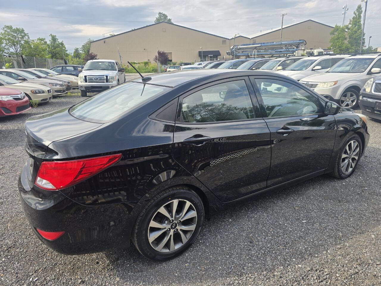 Used 2016 Hyundai Accent SE w/ Option Group 03 FWD image 9