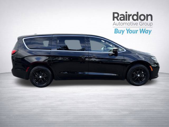 Used 2025 Chrysler Pacifica Select FWD image 8