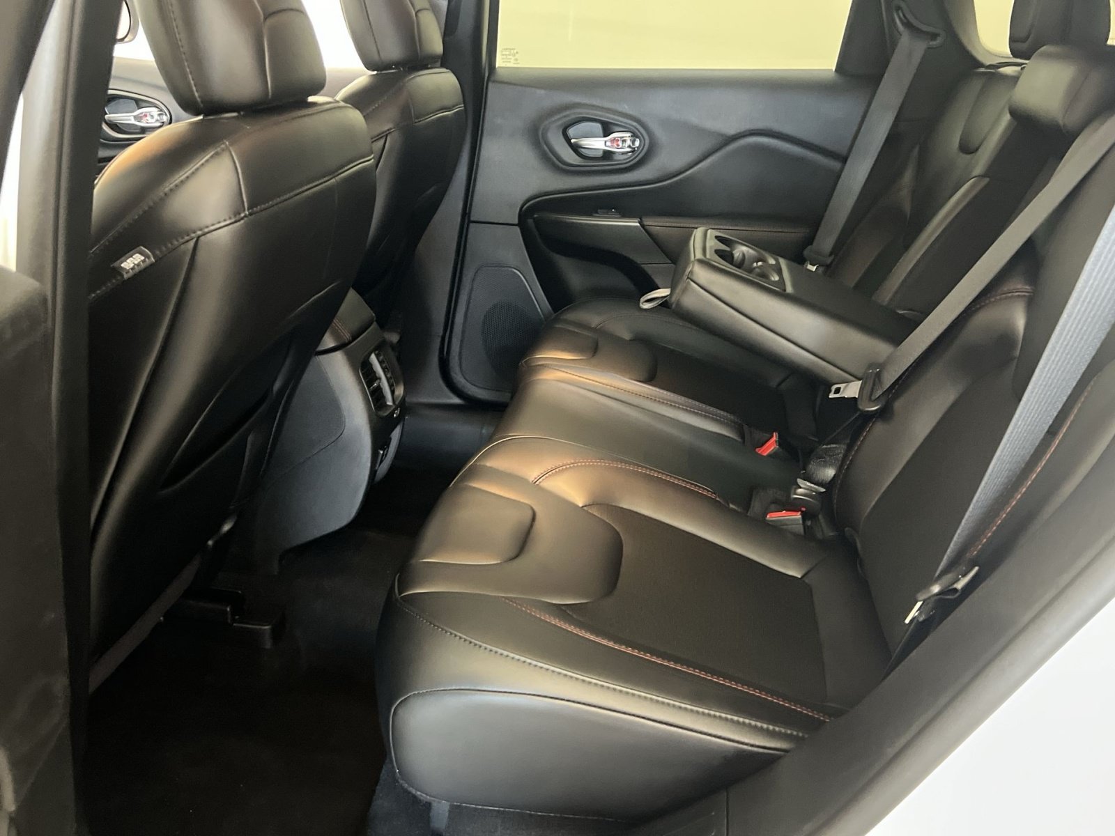 Used 2021 Jeep Cherokee Trailhawk w/ Trailer Tow Group AWD/4WD image 24