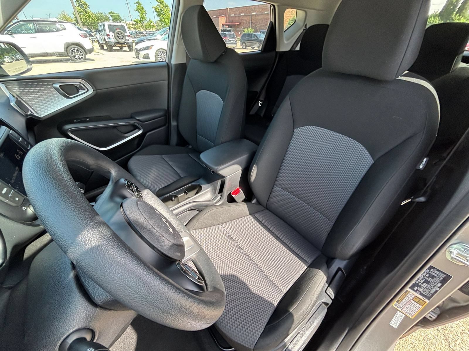 Used 2025 Kia Soul LX w/ LX Technology Package FWD image 33