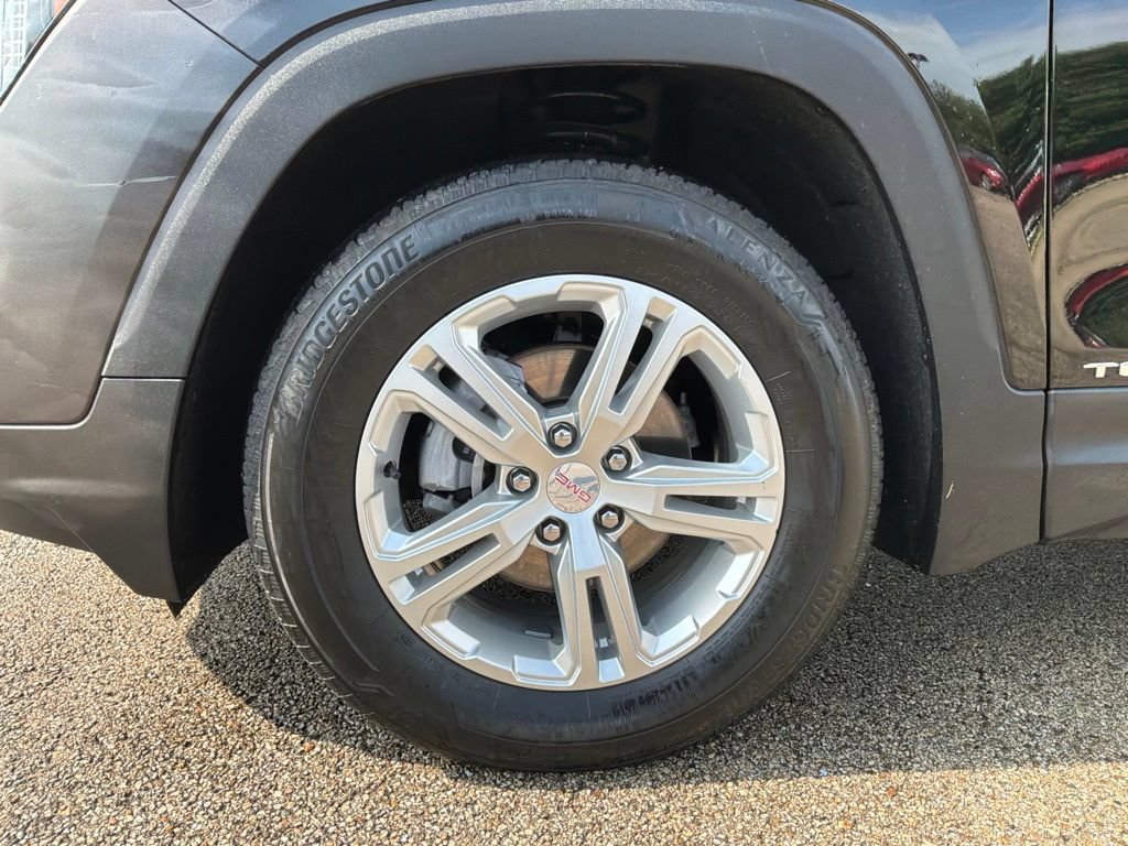 Used 2024 GMC Terrain SLE AWD/4WD image 9