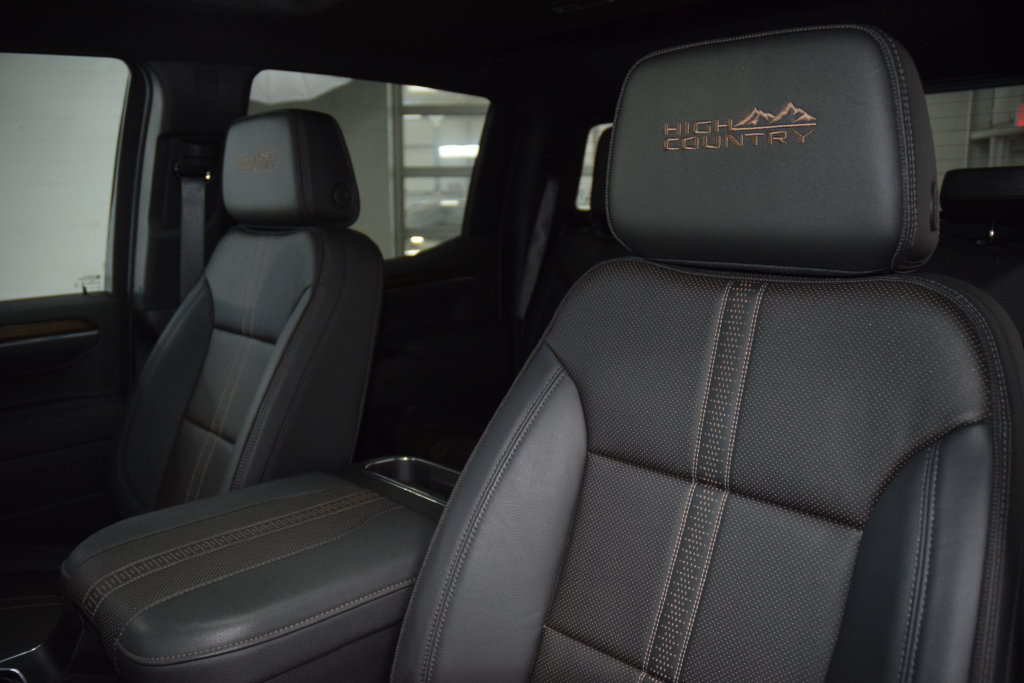 Used 2026 Chevrolet Silverado 1500 High Country w/ High Country Premium Package AWD/4WD image 42