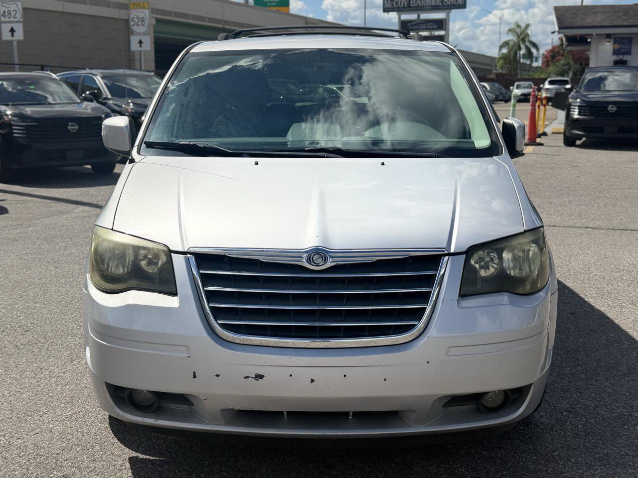 Used 2010 Chrysler Town & Country Touring FWD image 3