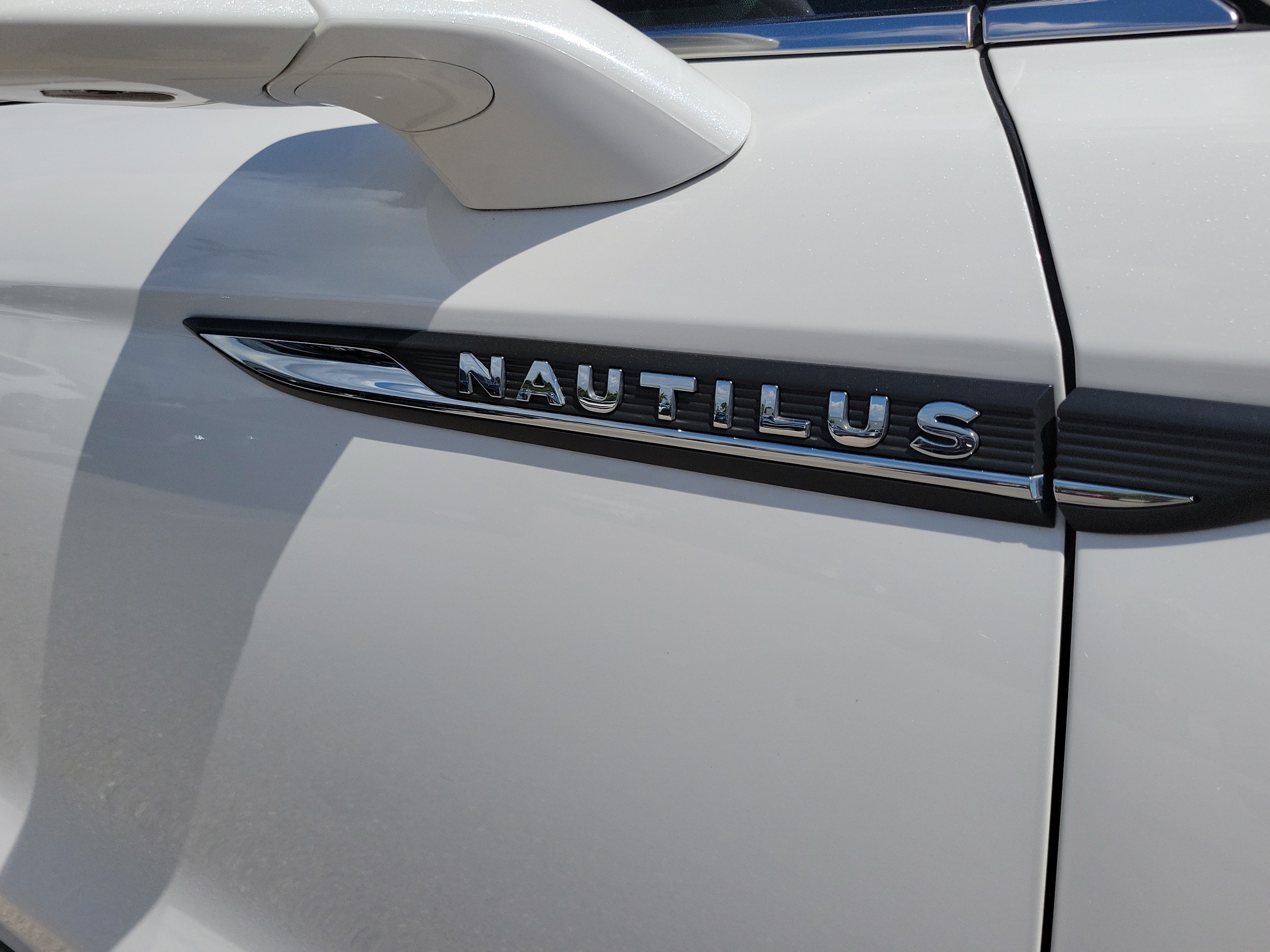 Used 2021 Lincoln Nautilus FWD image 11