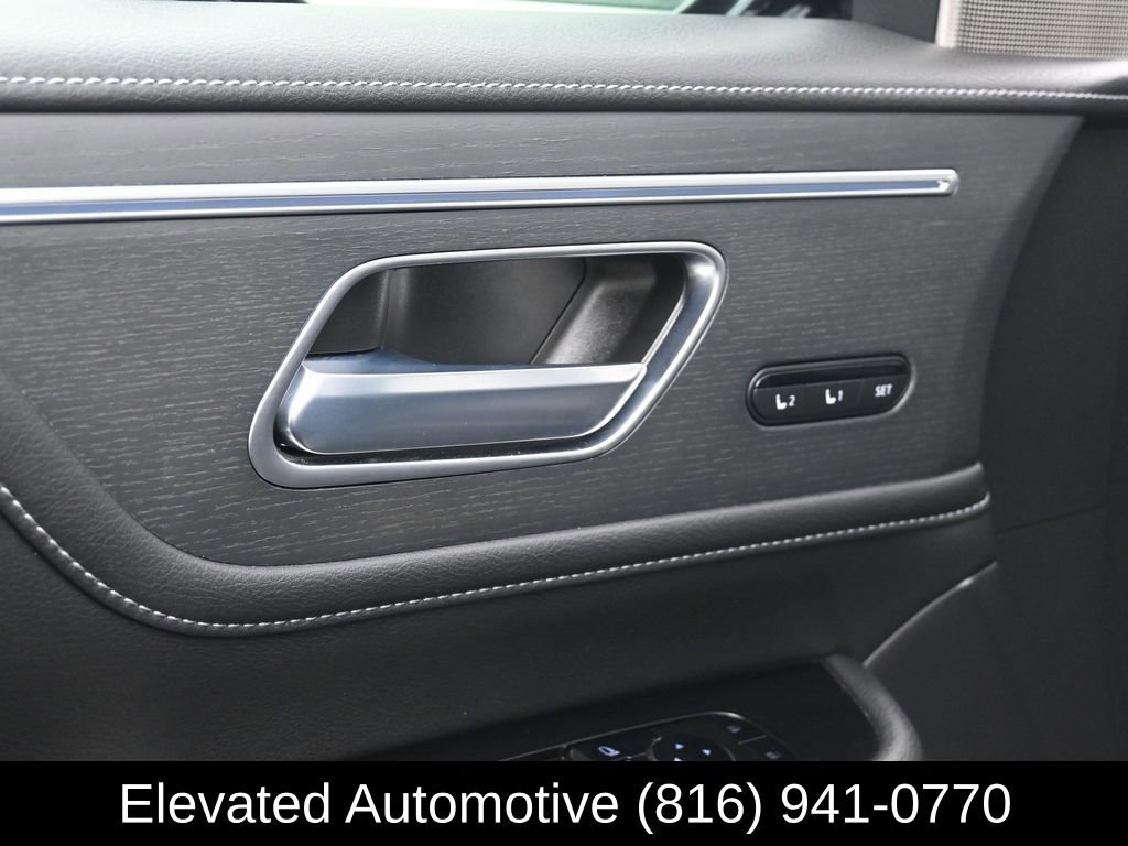 Used 2025 INFINITI QX80 Sensory image 18