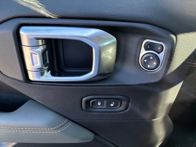 New 2026 Jeep Gladiator Mojave w/ Steel Bumper Group AWD/4WD image 14