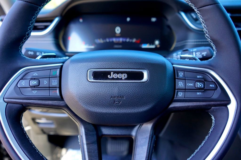 Used 2023 Jeep Grand Cherokee L Limited image 10