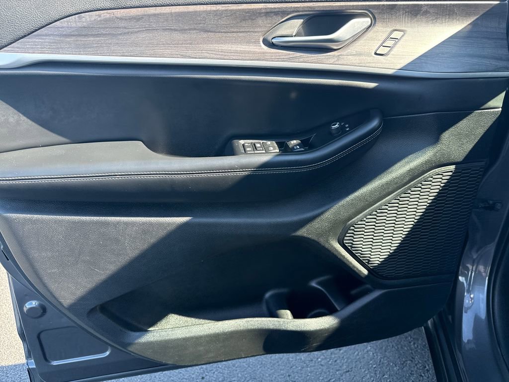 Used 2024 Jeep Grand Cherokee L Limited w/ Luxury Tech Group II image 12