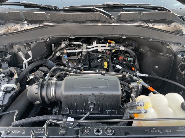 Used 2023 Ford Explorer XLT w/ Equipment Group 202A AWD/4WD image 31