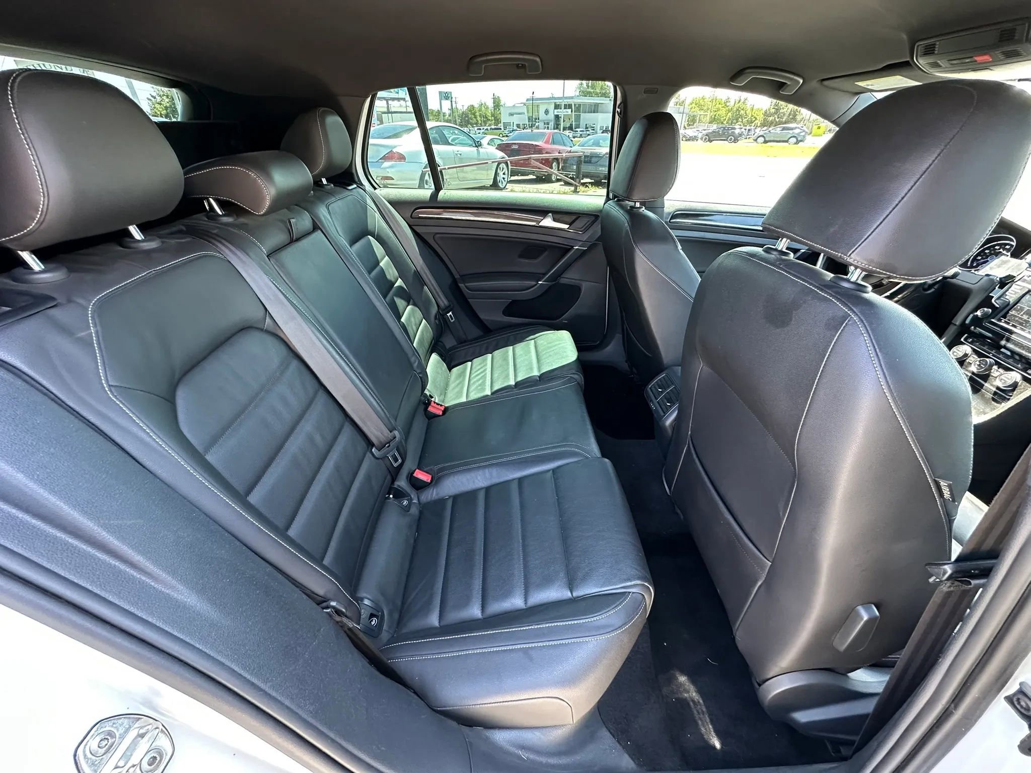 Used 2016 Volkswagen Golf R 4-Door AWD/4WD image 14