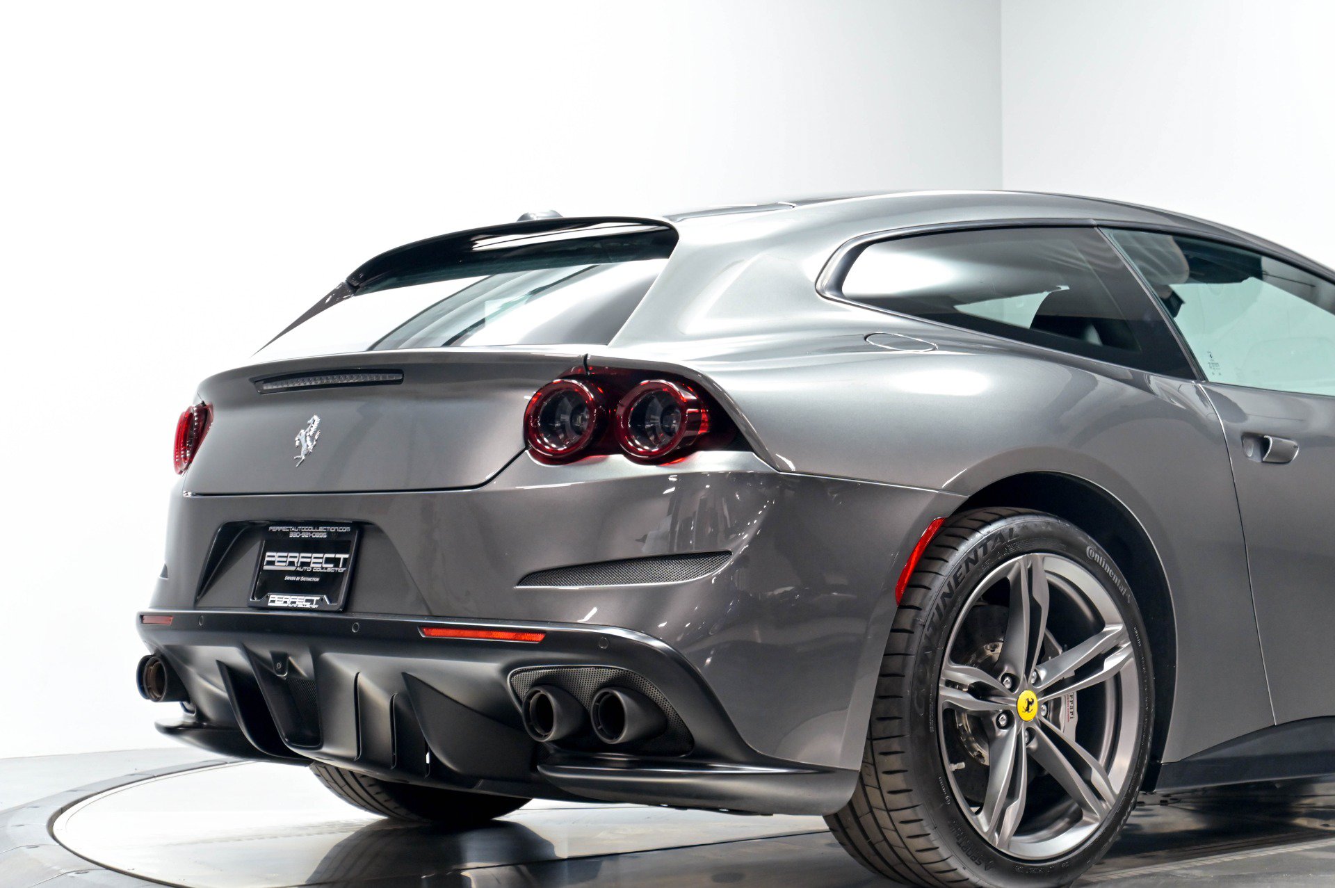 Used 2017 Ferrari GTC4Lusso AWD/4WD image 19