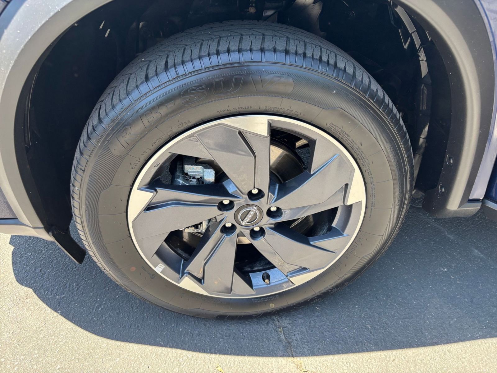 Used 2025 Nissan Rogue SV FWD image 32