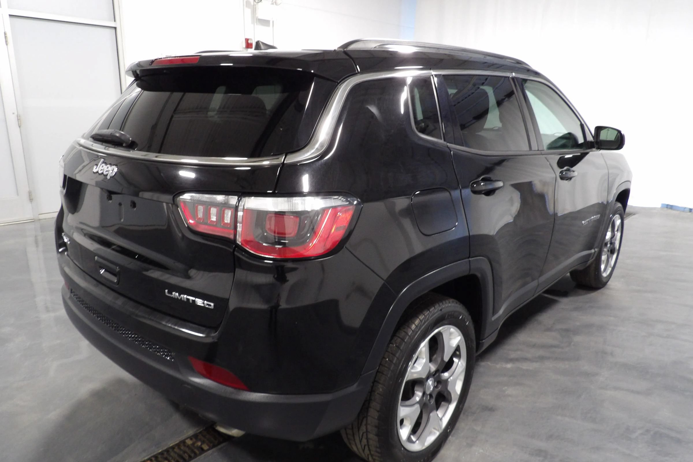 Used 2019 Jeep Compass Limited AWD/4WD image 5