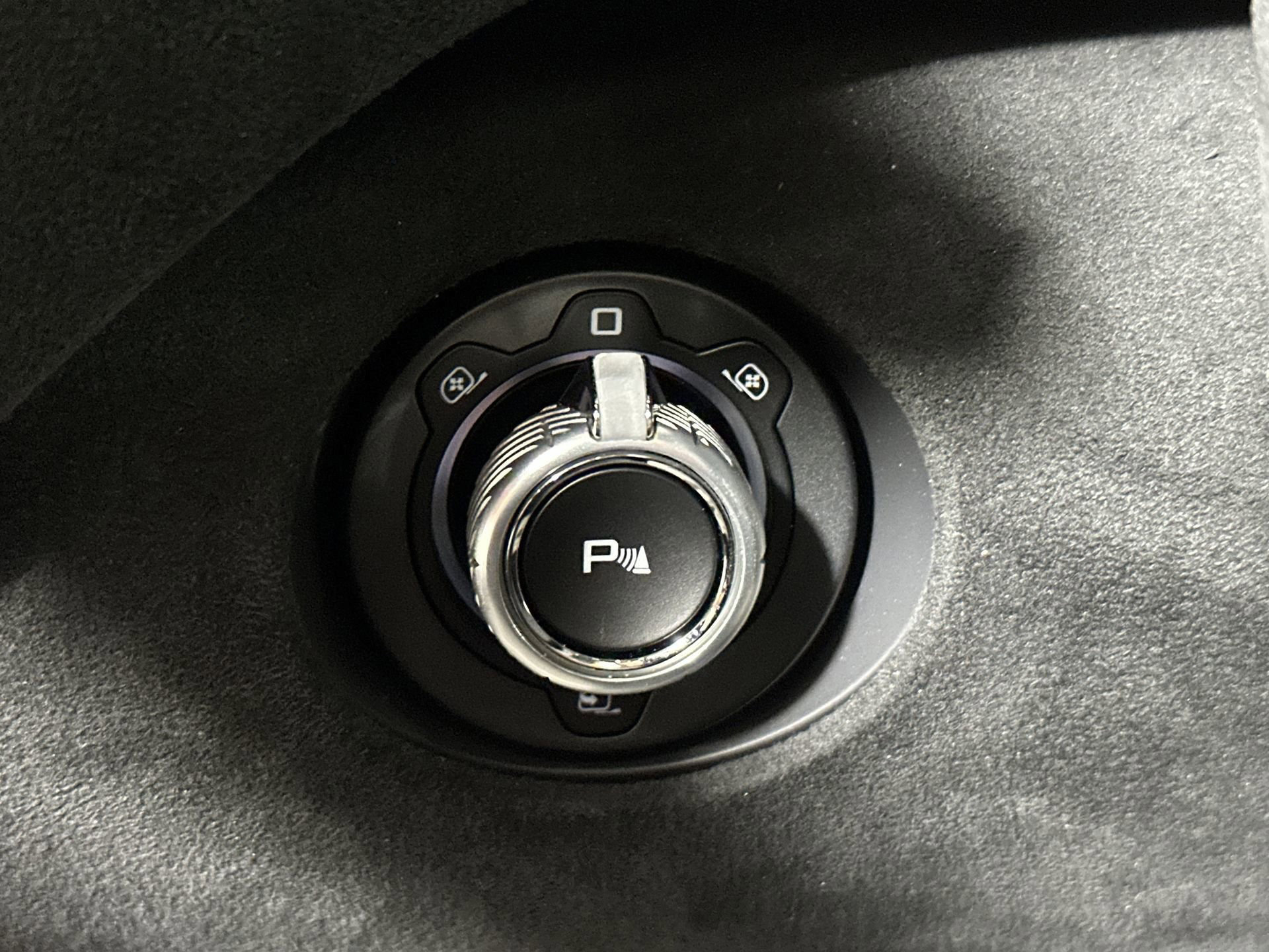 Used 2024 McLaren 750S image 23