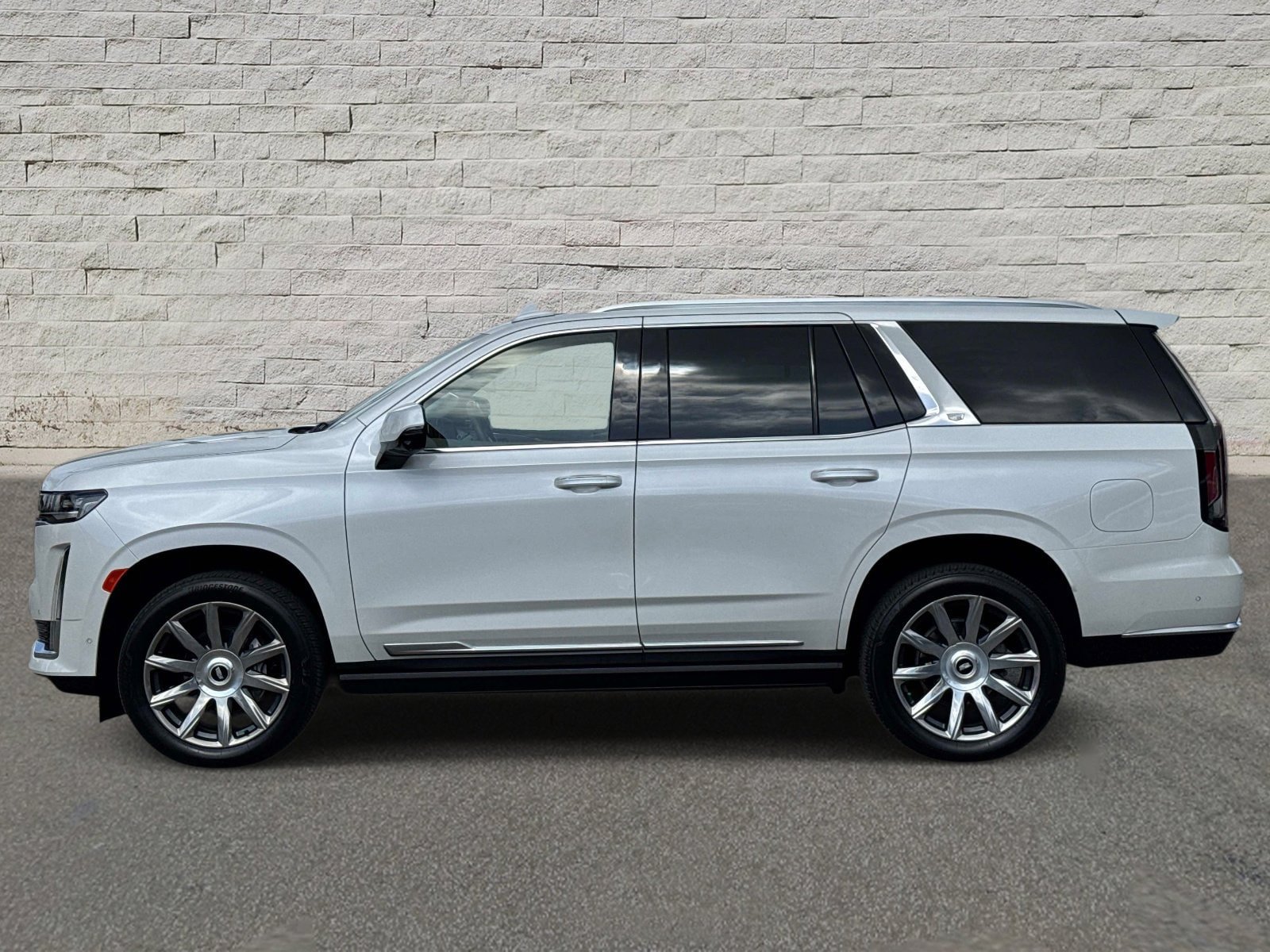 Certified 2023 Cadillac Escalade Premium Luxury Platinum AWD/4WD image 2