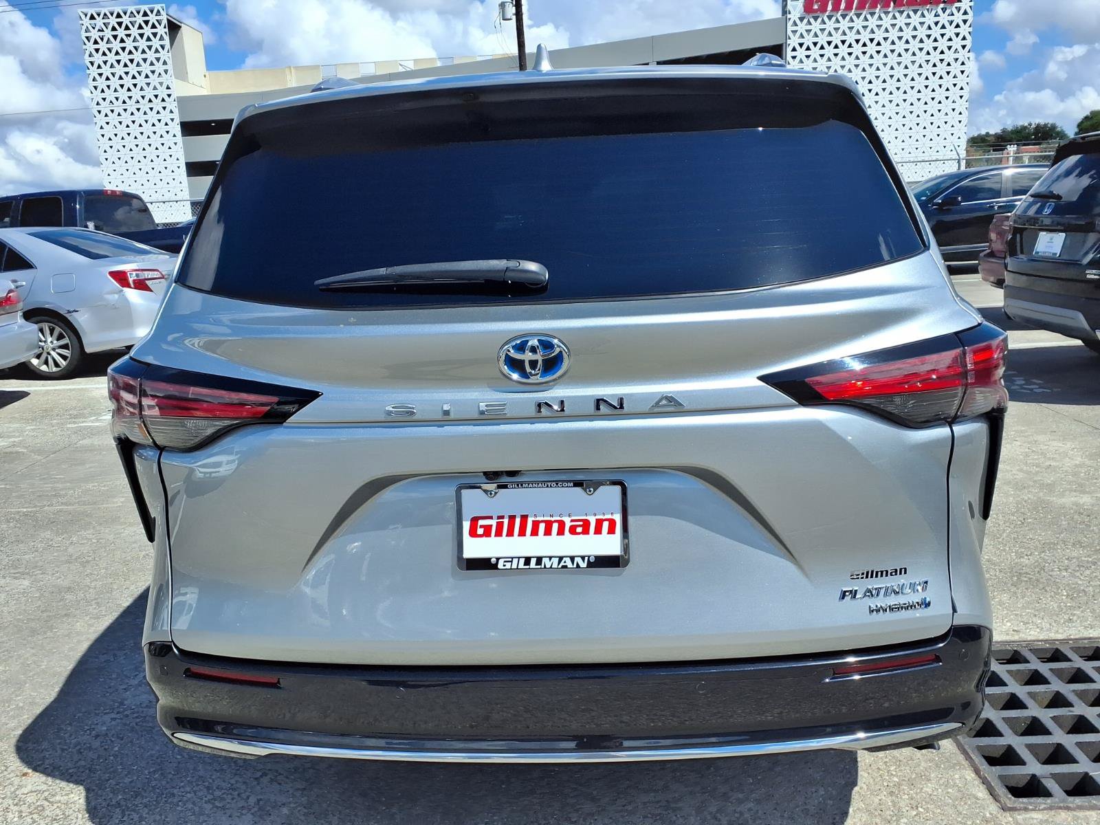 Used 2024 Toyota Sienna Platinum FWD image 25