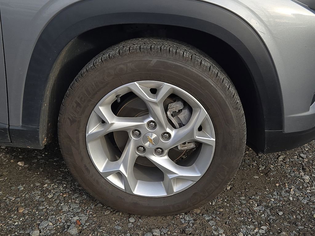 Used 2024 Chevrolet Trax LS w/ LS Convenience Package image 9