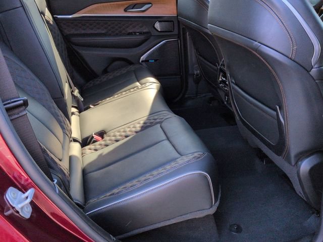 Used 2022 Jeep Grand Cherokee Summit AWD/4WD image 30