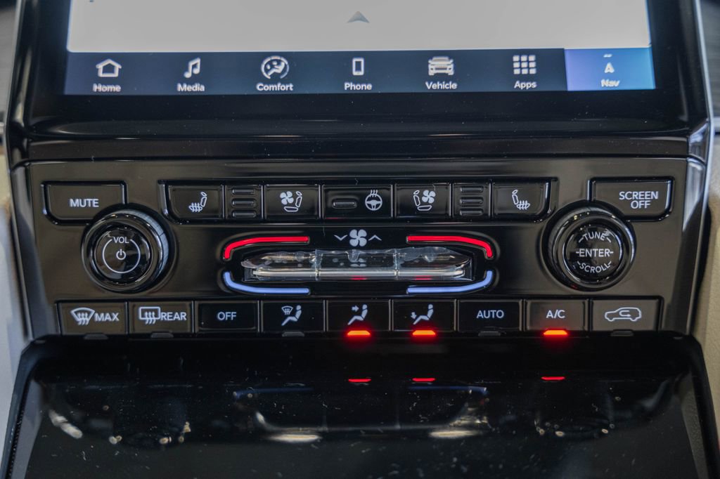 New 2025 Jeep Grand Cherokee Limited w/ Luxury Tech Group II image 24