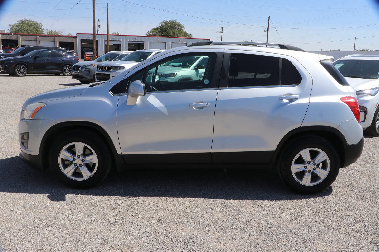 Used 2016 Chevrolet Trax LT w/ LPO, Cargo Package FWD image 4