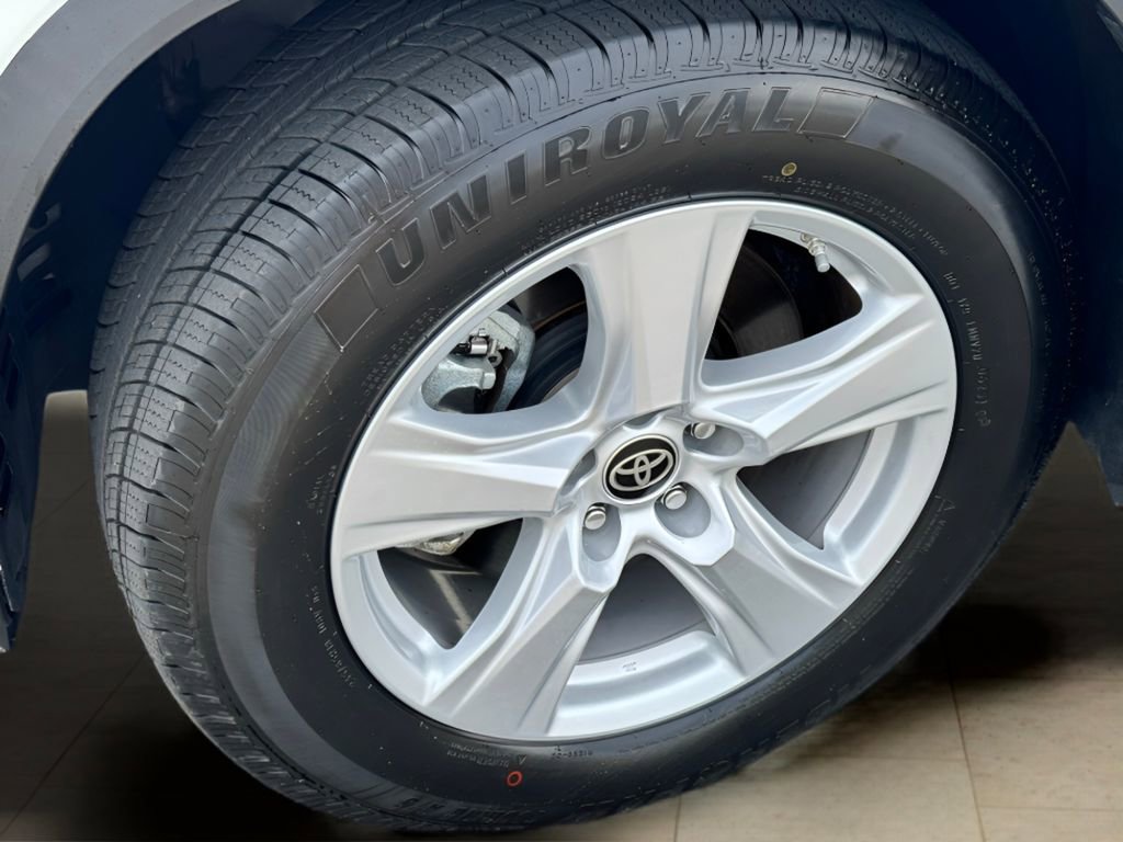 Used 2024 Toyota Highlander LE image 20