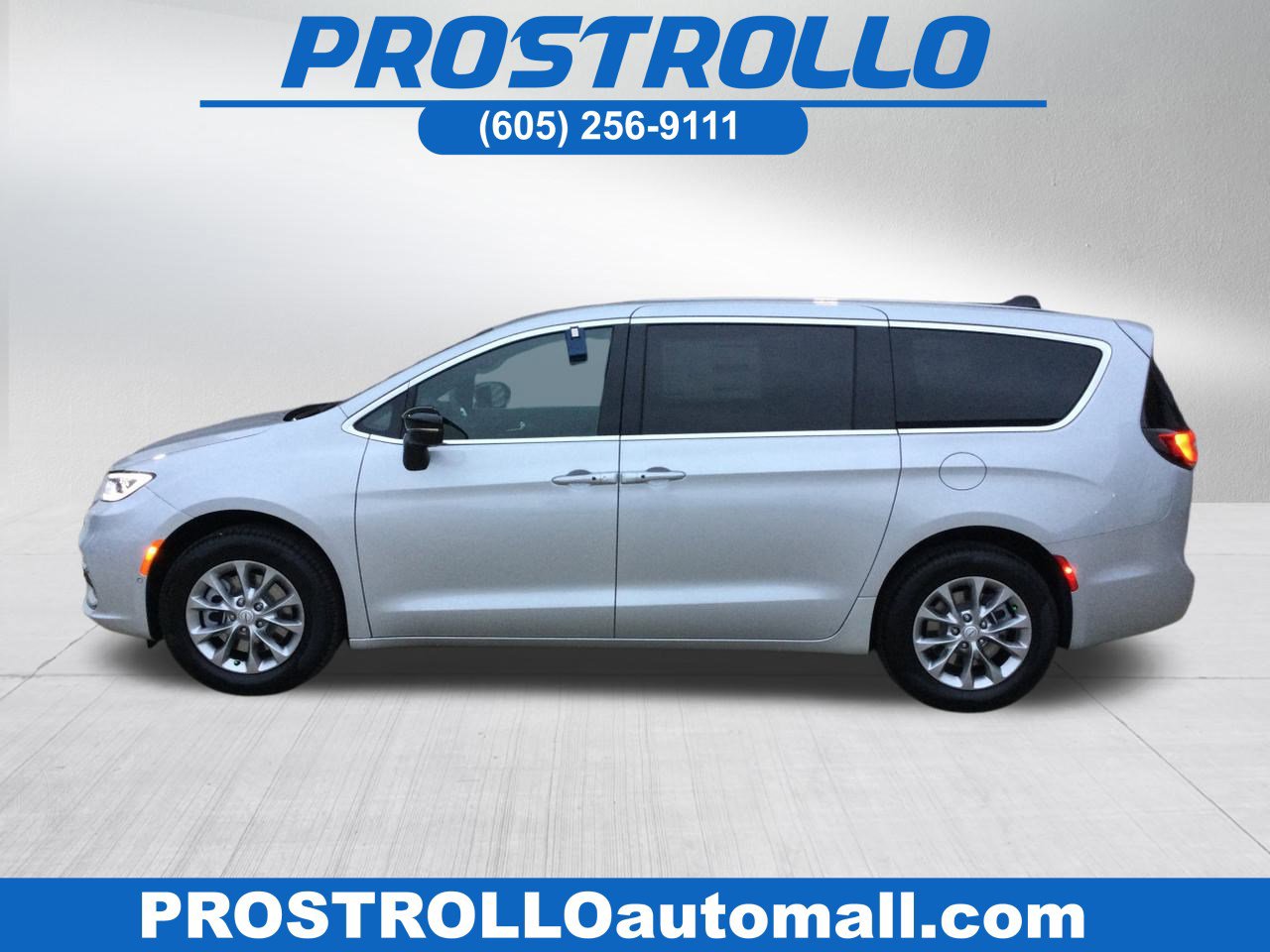 New 2026 Chrysler Pacifica Select image 1
