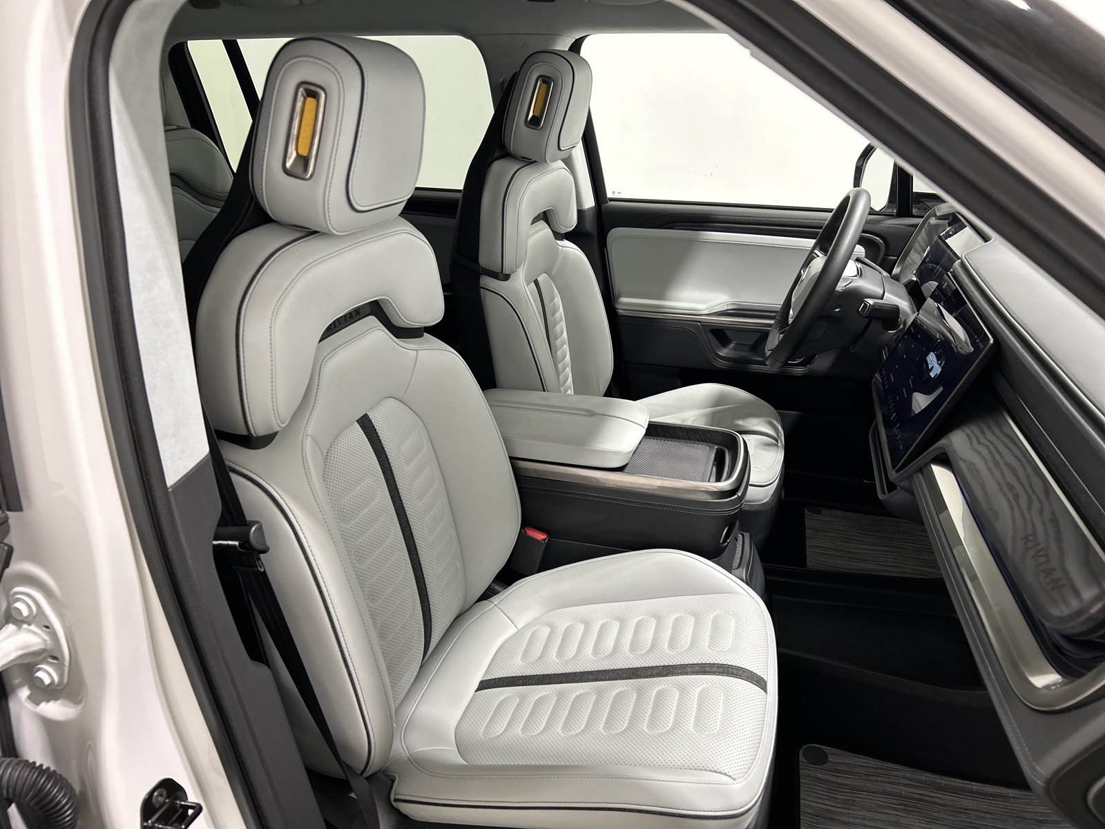 Used 2023 Rivian R1S Adventure AWD/4WD image 24