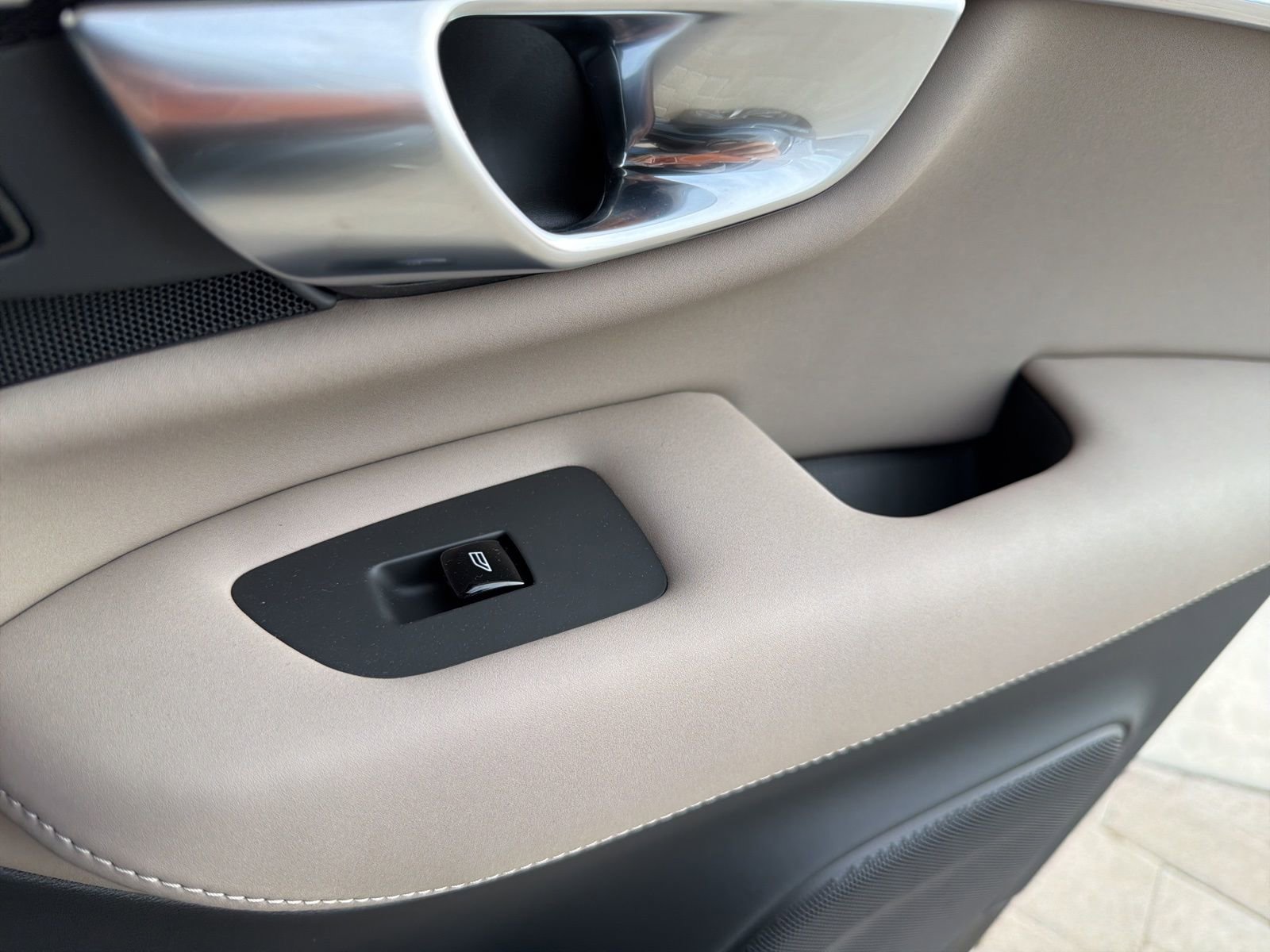 New 2026 Volvo XC90 B6 Core w/ Protection Package Premier image 99