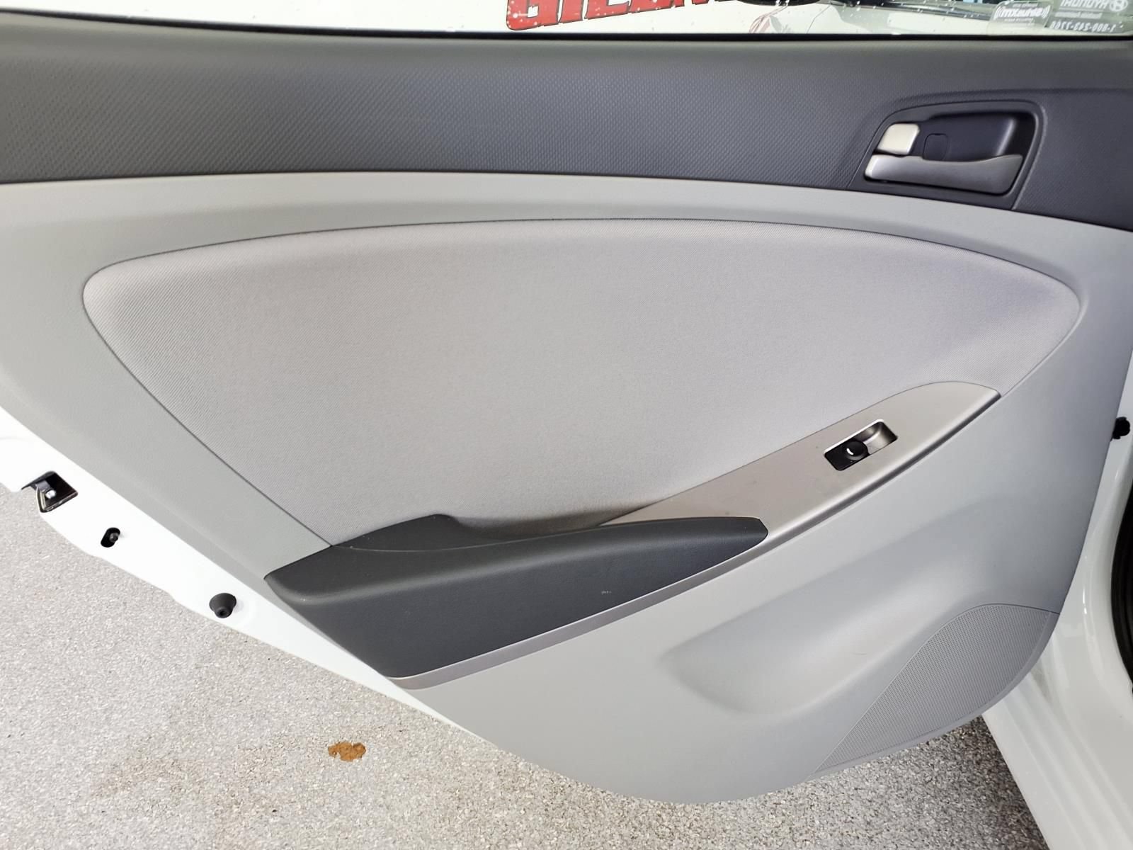 Used 2017 Hyundai Accent SE FWD image 22
