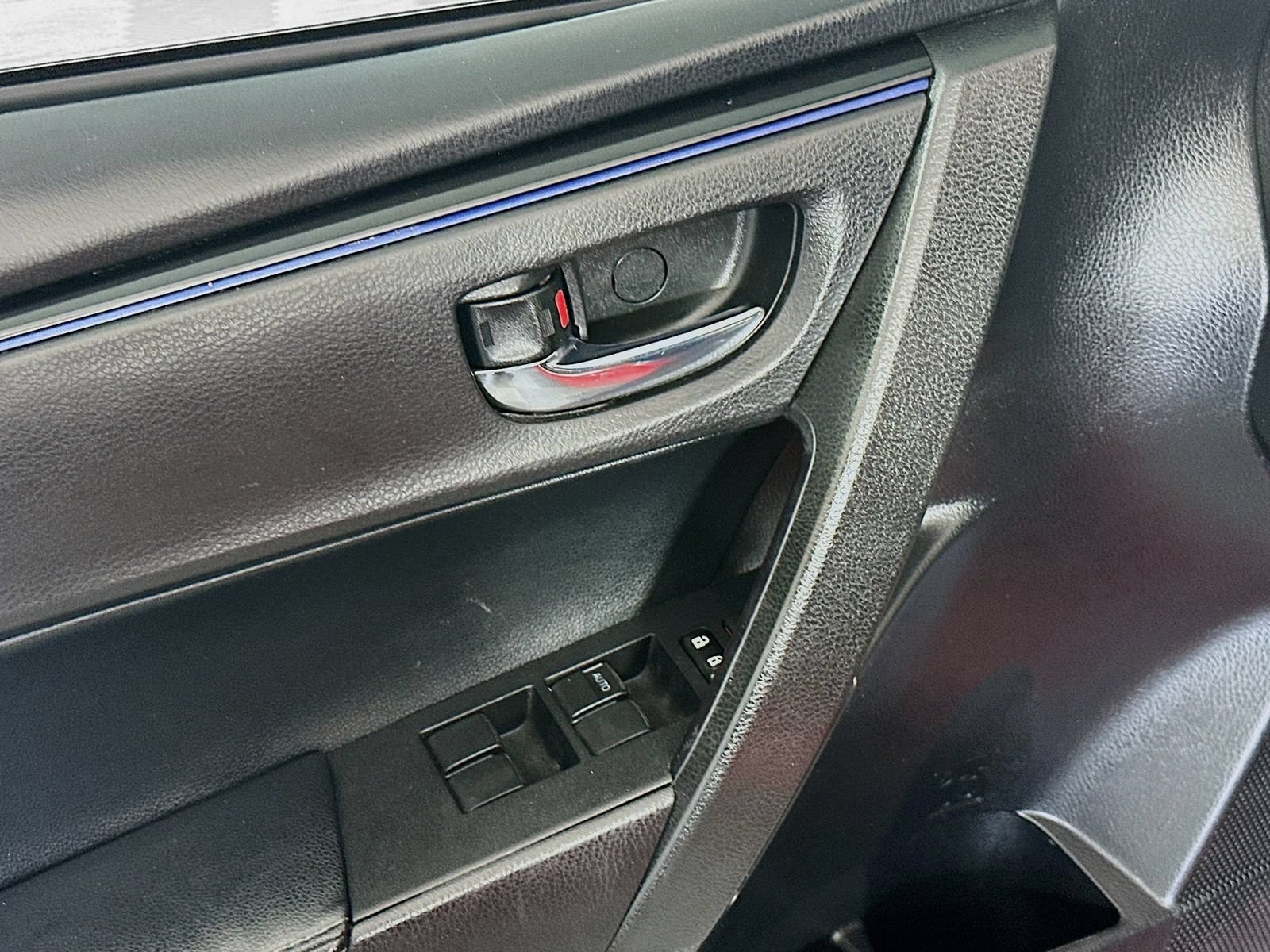 Used 2019 Toyota Corolla SE FWD image 18