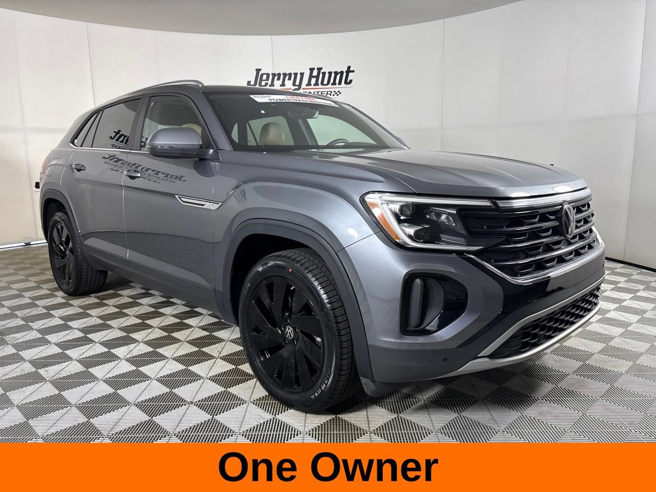 Used 2025 Volkswagen Atlas Cross Sport SE FWD image 4