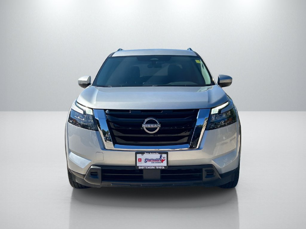 Used 2023 Nissan Pathfinder SV FWD image 2