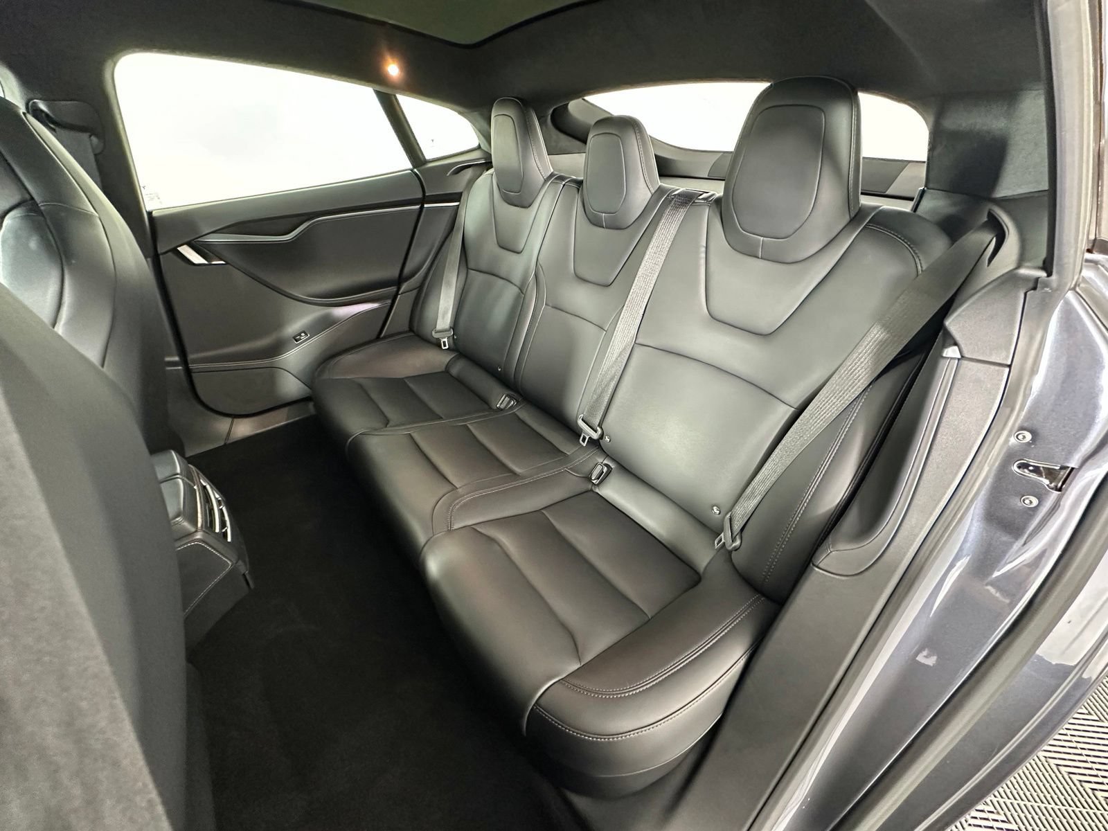 Used 2019 Tesla Model S 100D AWD/4WD image 32