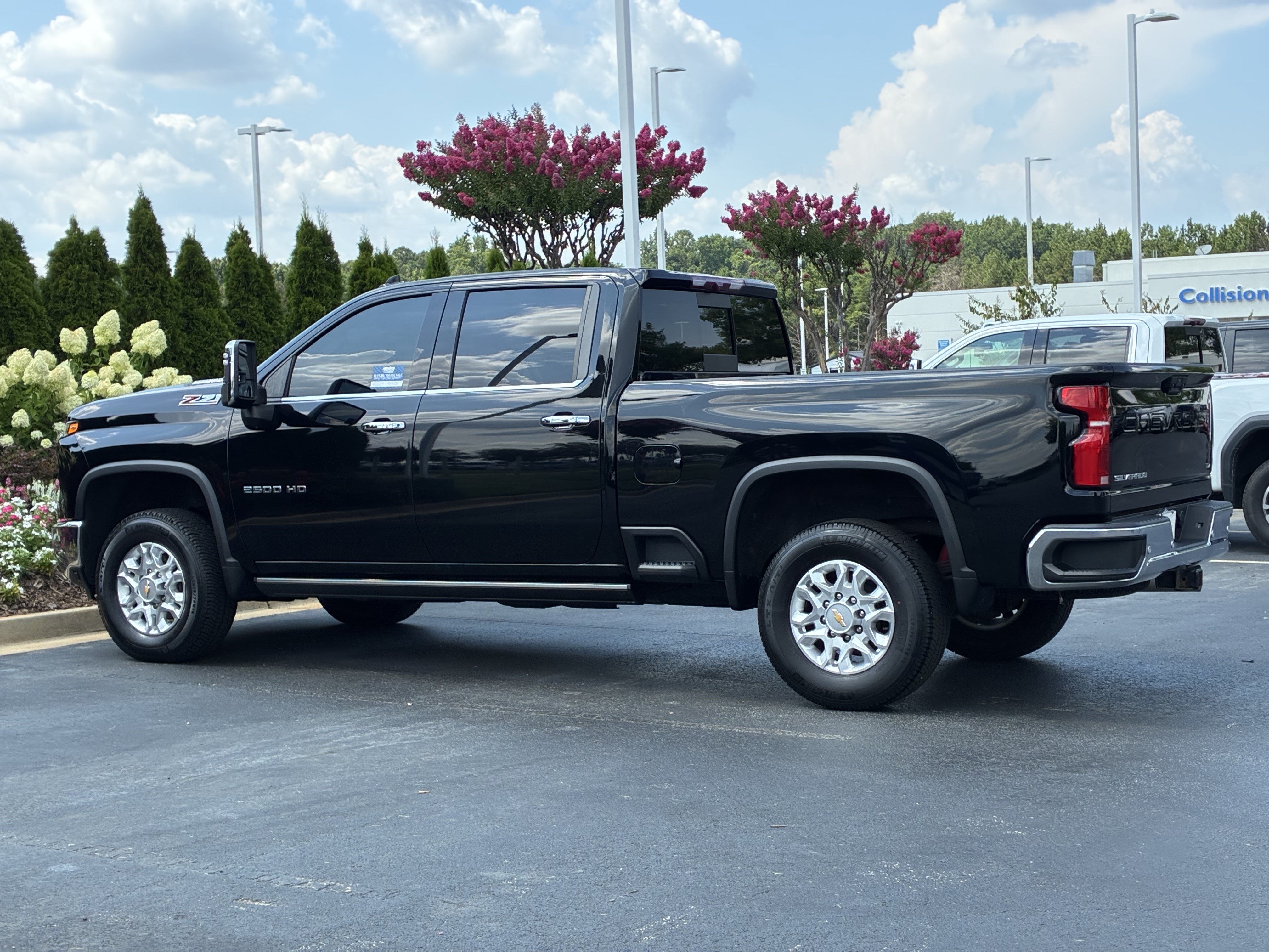 Used 2024 Chevrolet Silverado 2500 LTZ w/ LTZ Convenience Package AWD/4WD image 10