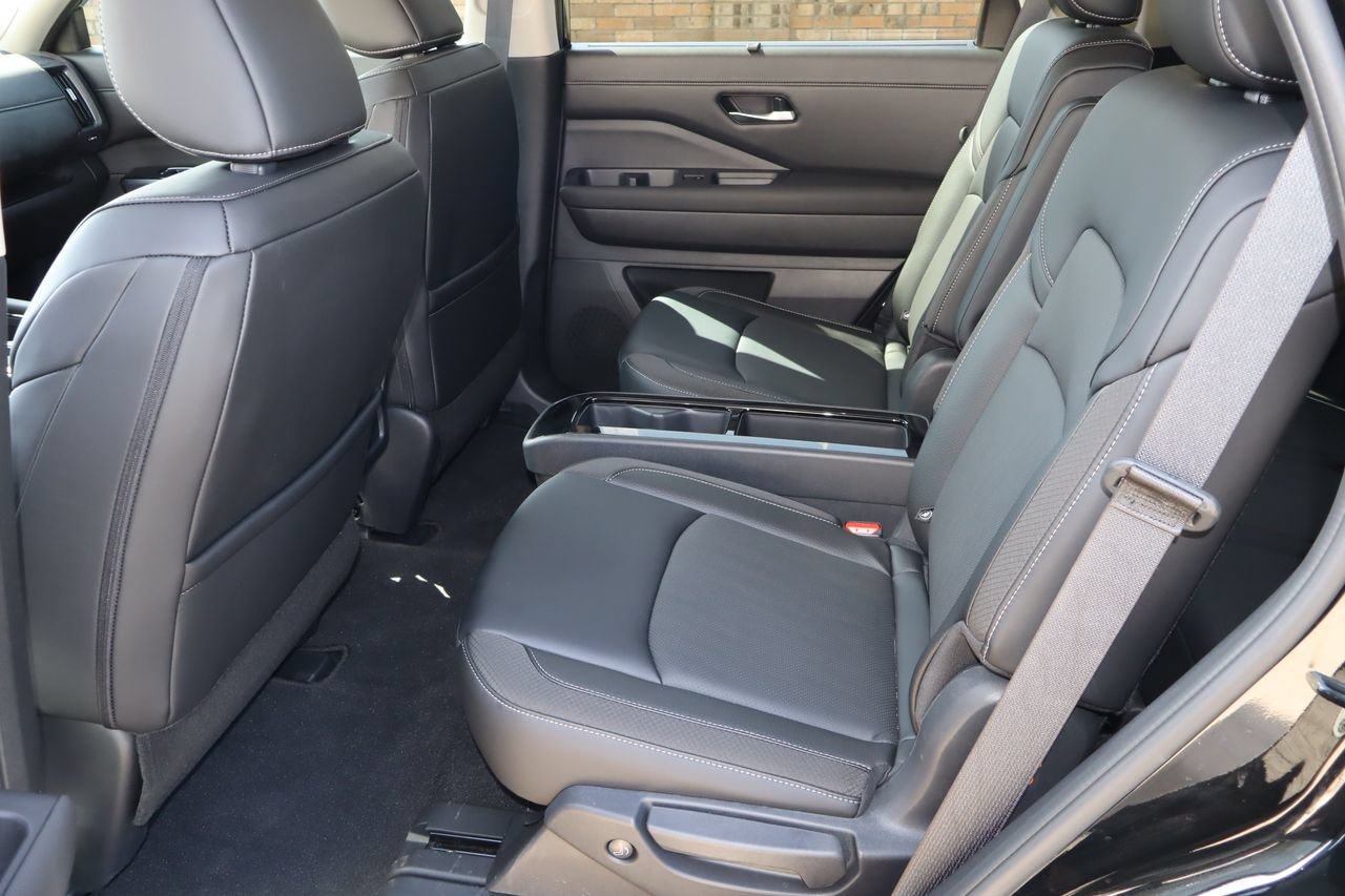Used 2026 Nissan Pathfinder SL w/ SL Premium Package FWD image 6