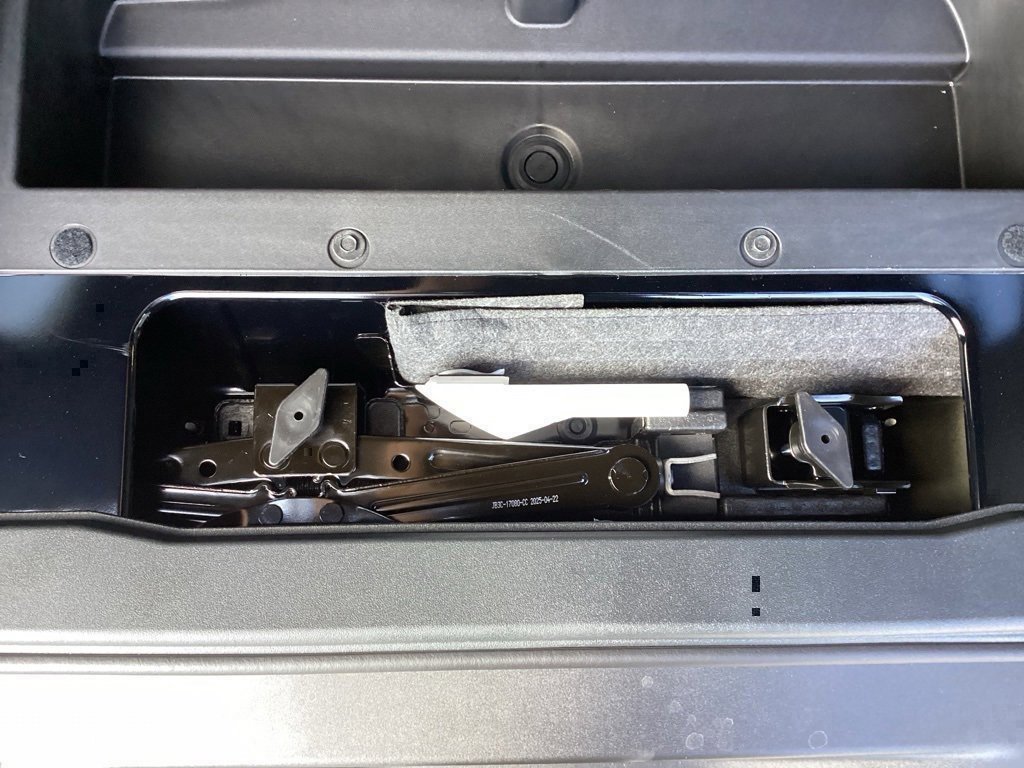 New 2025 Ford Bronco Badlands image 13