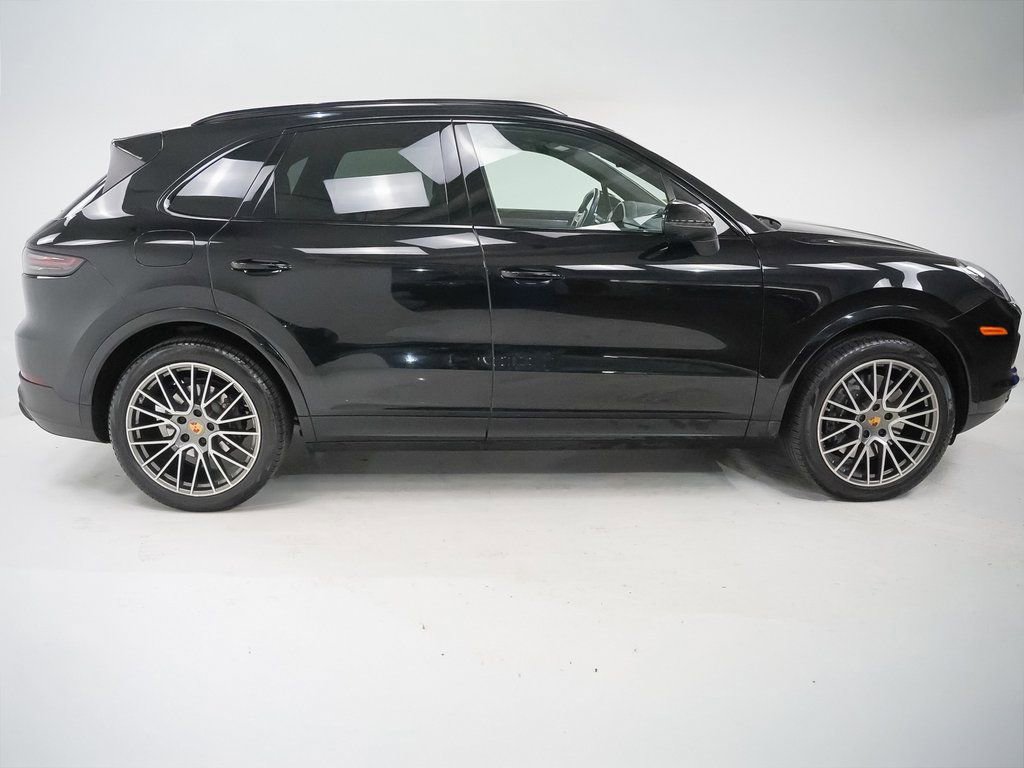 Certified 2023 Porsche Cayenne Platinum Edition image 9