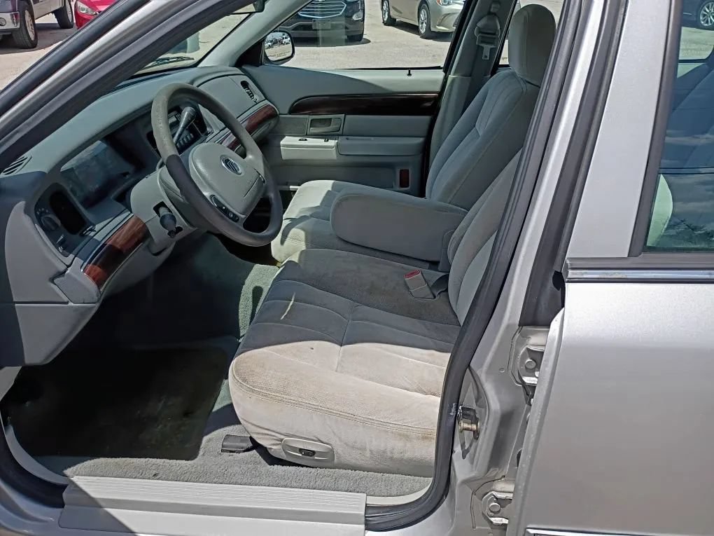 Used 2004 Mercury Grand Marquis GS RWD image 10